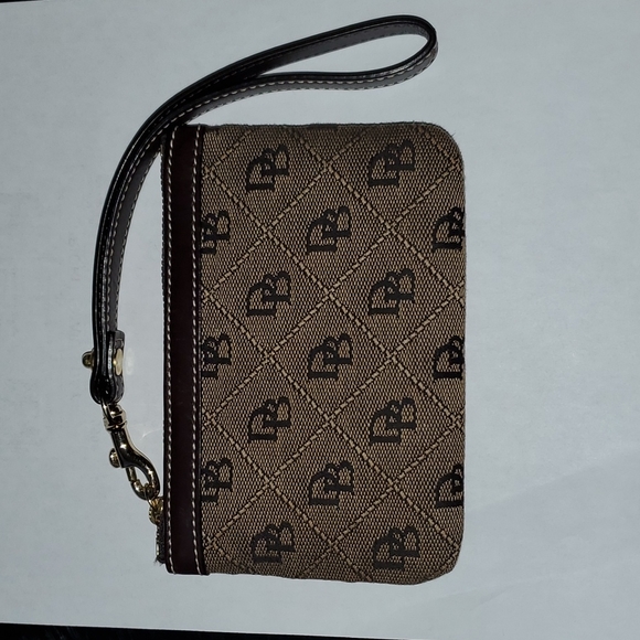 Dooney & Bourke Medium Wristlet - Picture 1 of 2